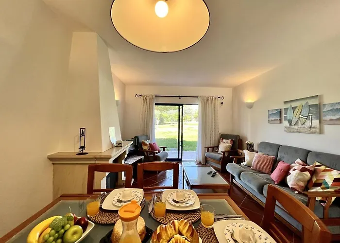 Lägenhet Secret With Pool By Homing Alvor